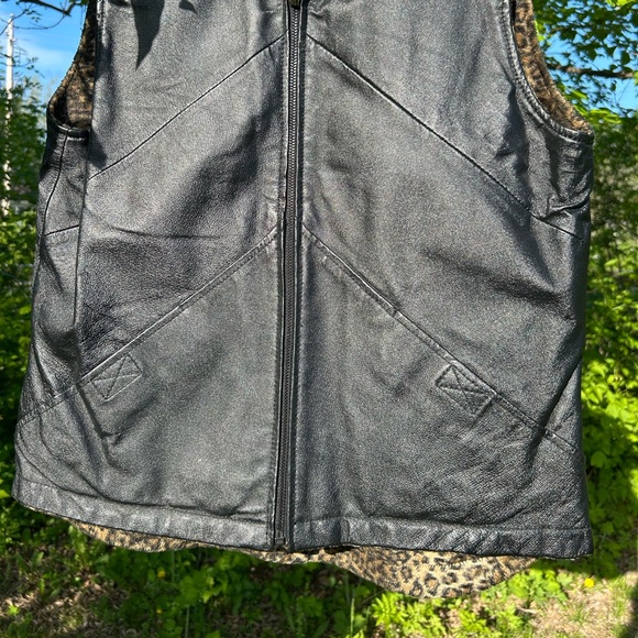 Sleeveless leather vest - Picture 2 of 6